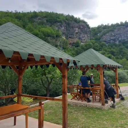 Vellezrit Gjelaj Guest house Vukel